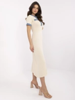 Beżowa dzianinowa sukienka z krótkim rękawem