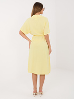 Jasnożółta koszulowa sukienka na lato