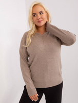 Hurtownia Ciemnobeżowy sweter plus size z guzikami