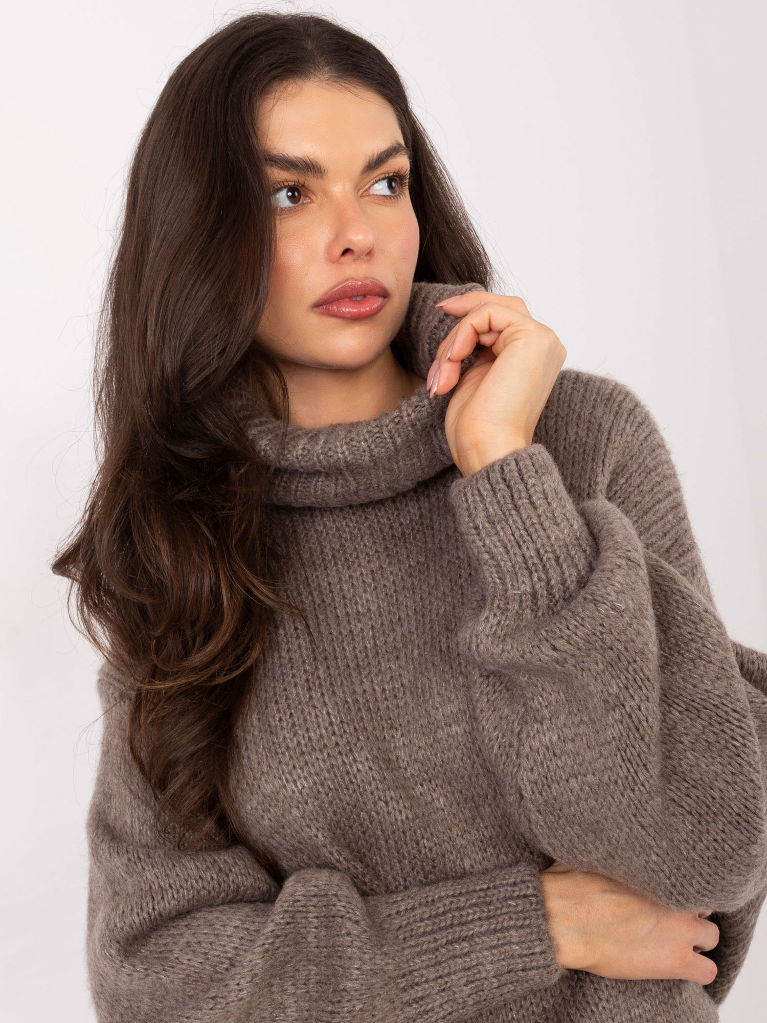 Sweter ciemny bezowy