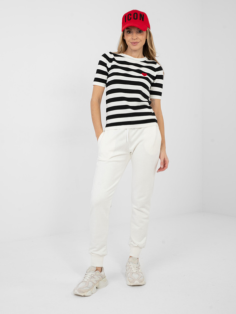 Czarny damski sweter z niewielkim haftem