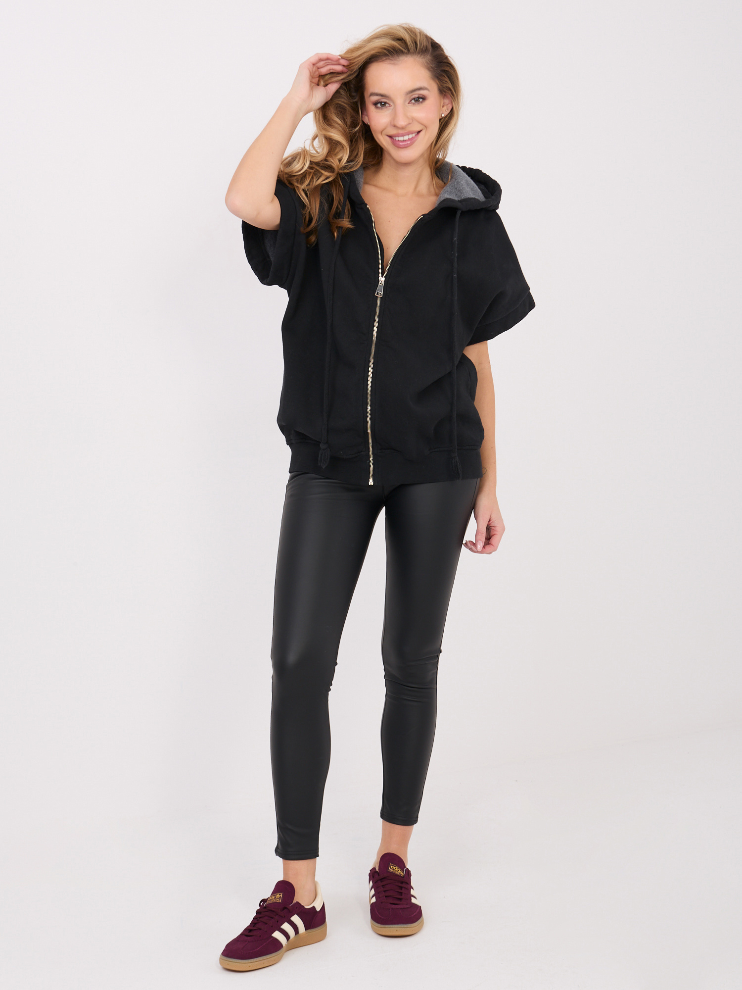 Černá rozepínací mikina basic z bavlny.