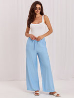 Himmelblaue Sommerhose mit weitem Bein.