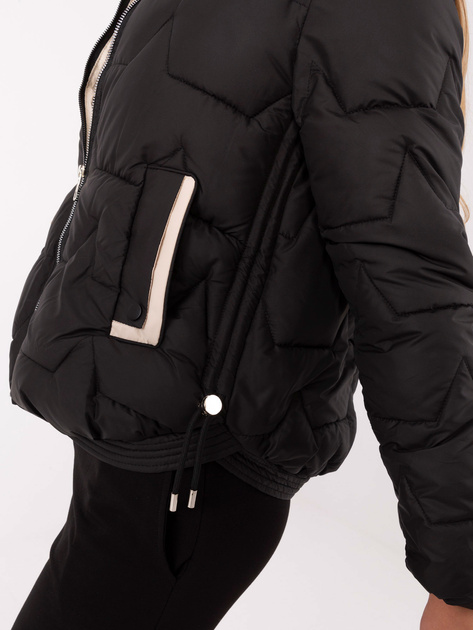 Czarna przejściowa kurtka z kapturem