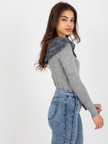 Hurt Szaro-granatowa damska bluzka z ozdobnym kołnierzem