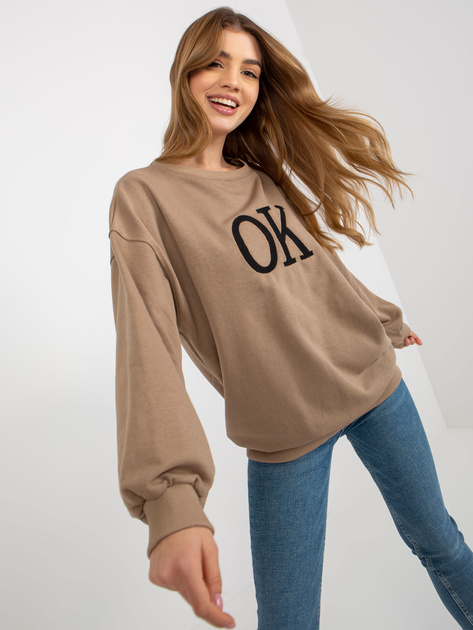 Hurtownia Ciemnobeżowa luźna bluza bez kaptura z napisem