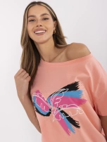 Koralowy t-shirt ze ściągaczem na dole