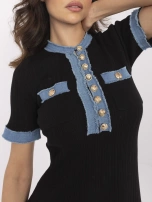Czarna dzianinowa sukienka z jeansowymi wstawkami
