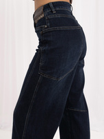 Granatowe jeansy wide leg z geometrycznymi przeszyciami