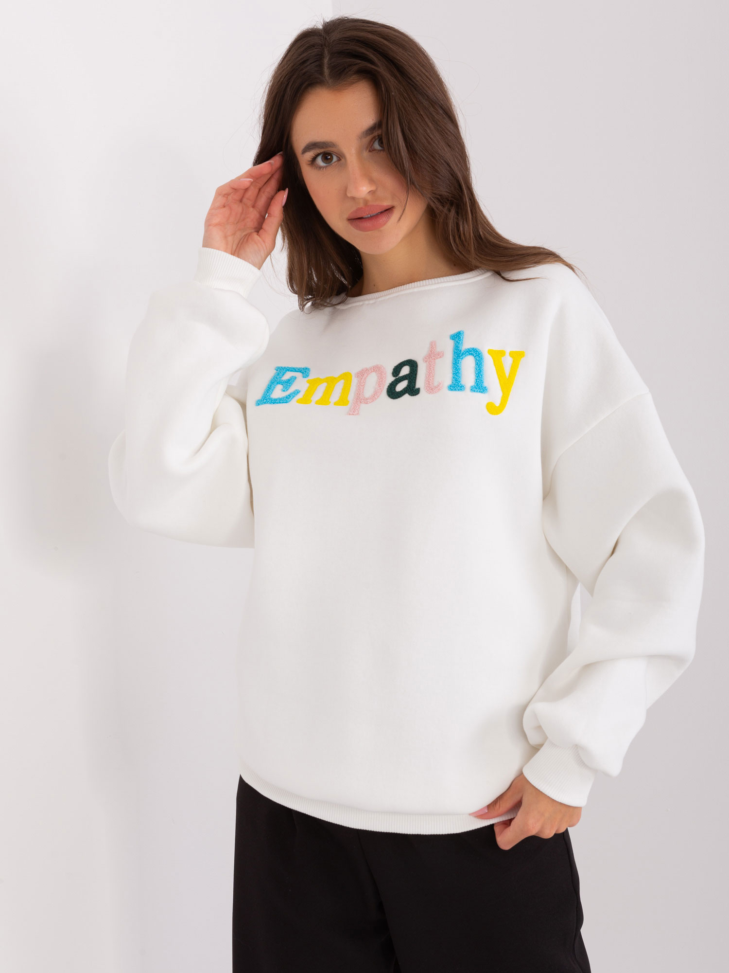 Ecru dresowa bluza bez kaptura z napisem