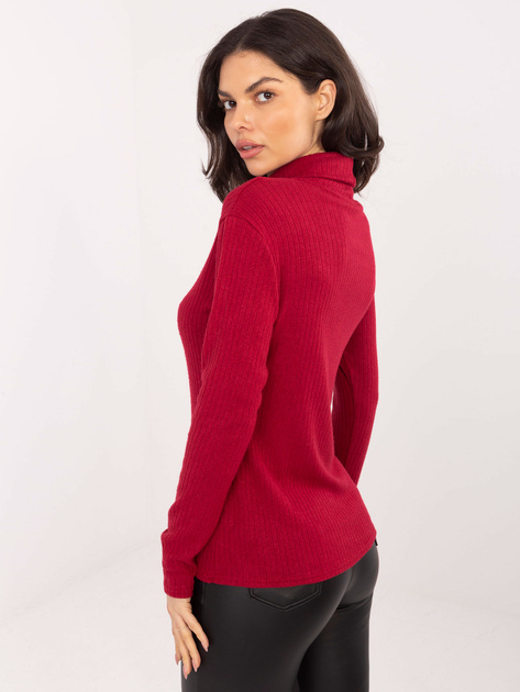 Bordowy prążkowany sweter z golfem