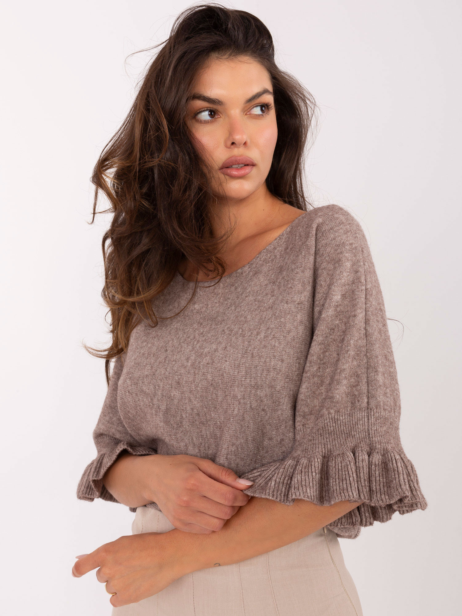 Sweter ciemny bezowy