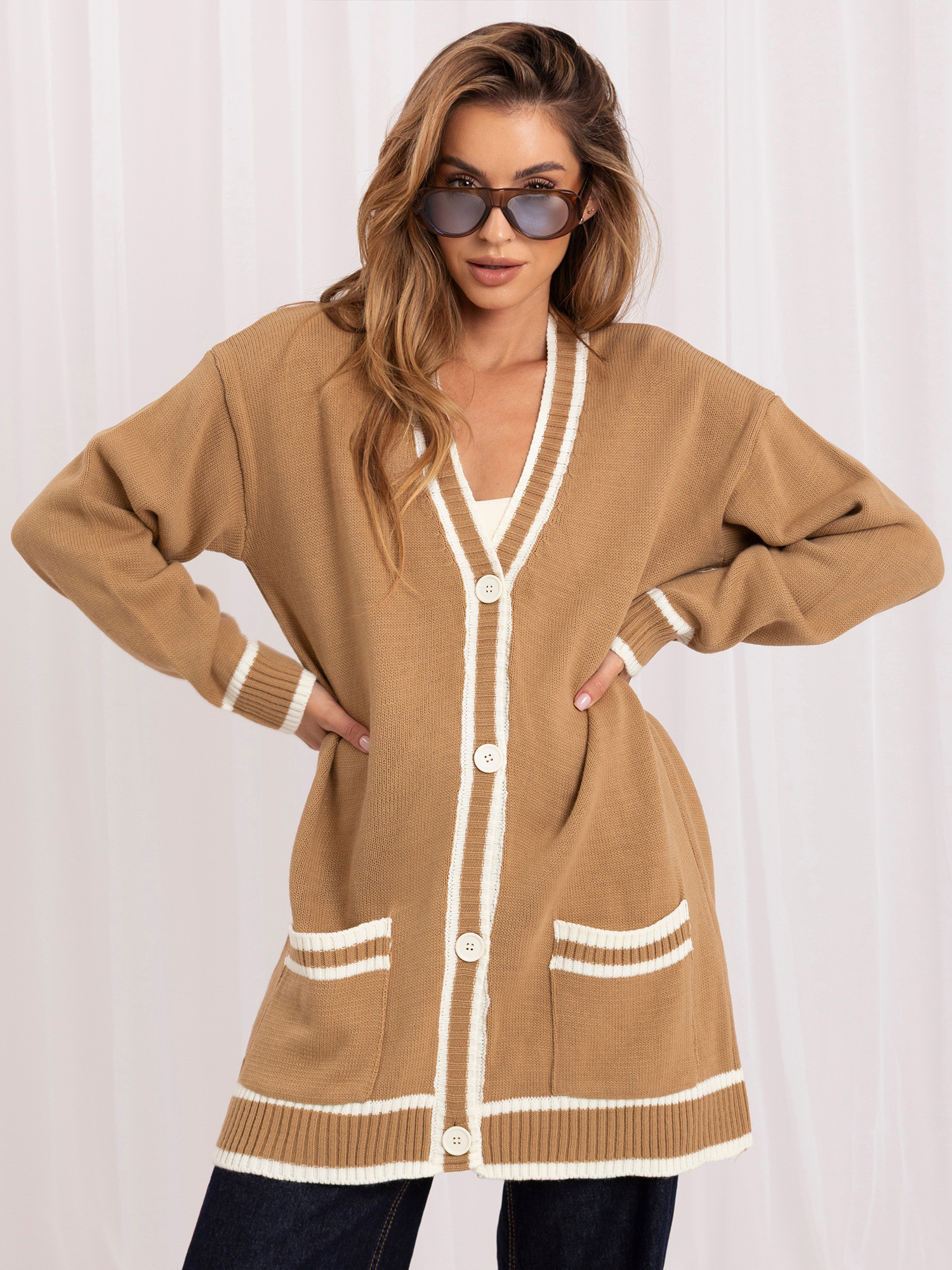 Großhandel Dunkelbeige Strickjacke mit Taschen RUE PARIS.