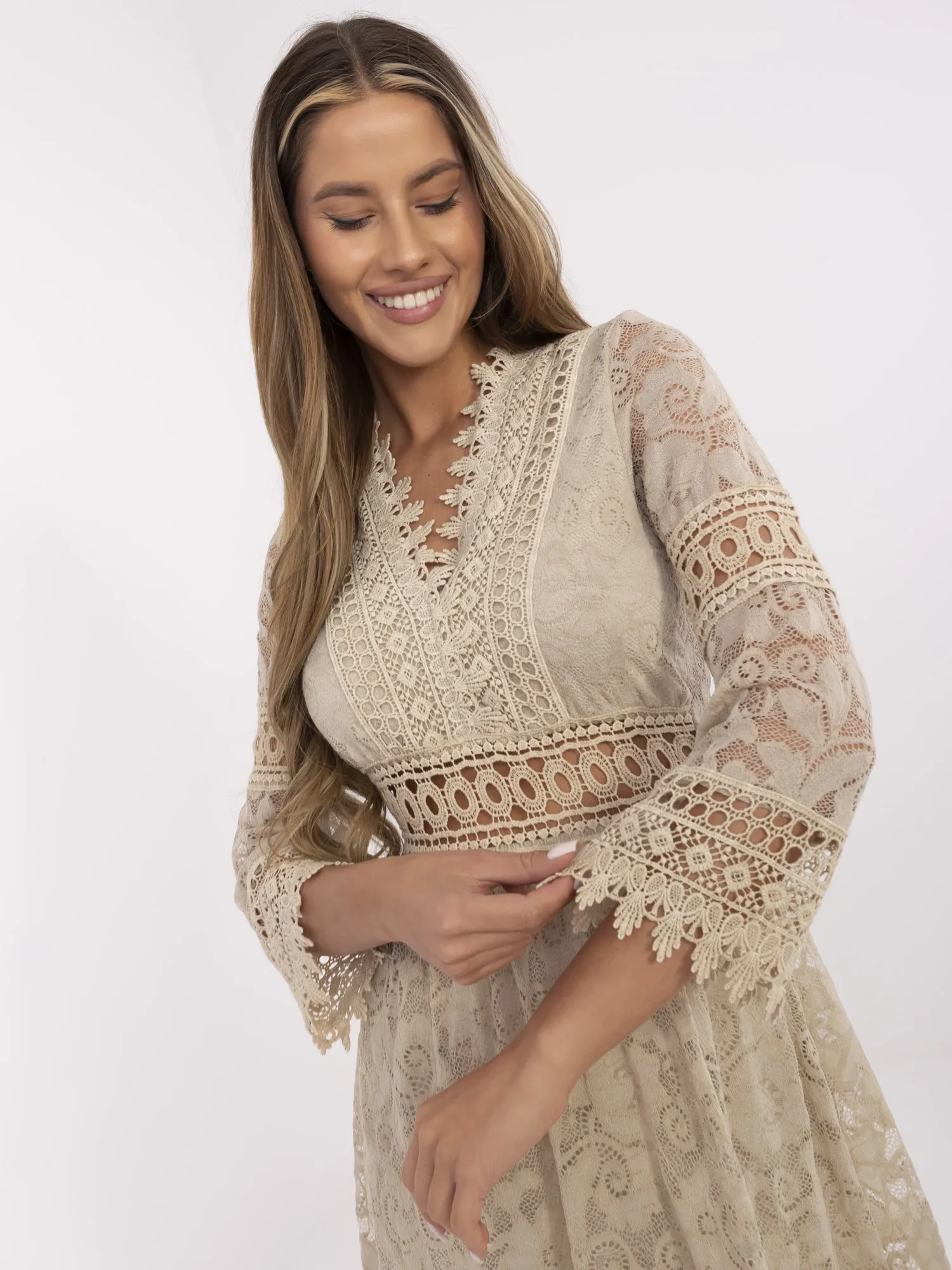 Beige boho dress with a viscose lining.