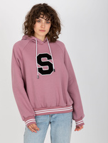 Hurt Brudnoróżowa dresowa bluza z kapturem i naszywką 
