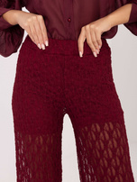 Burgundiškos elegantiškos nėriniuotos kelnės.