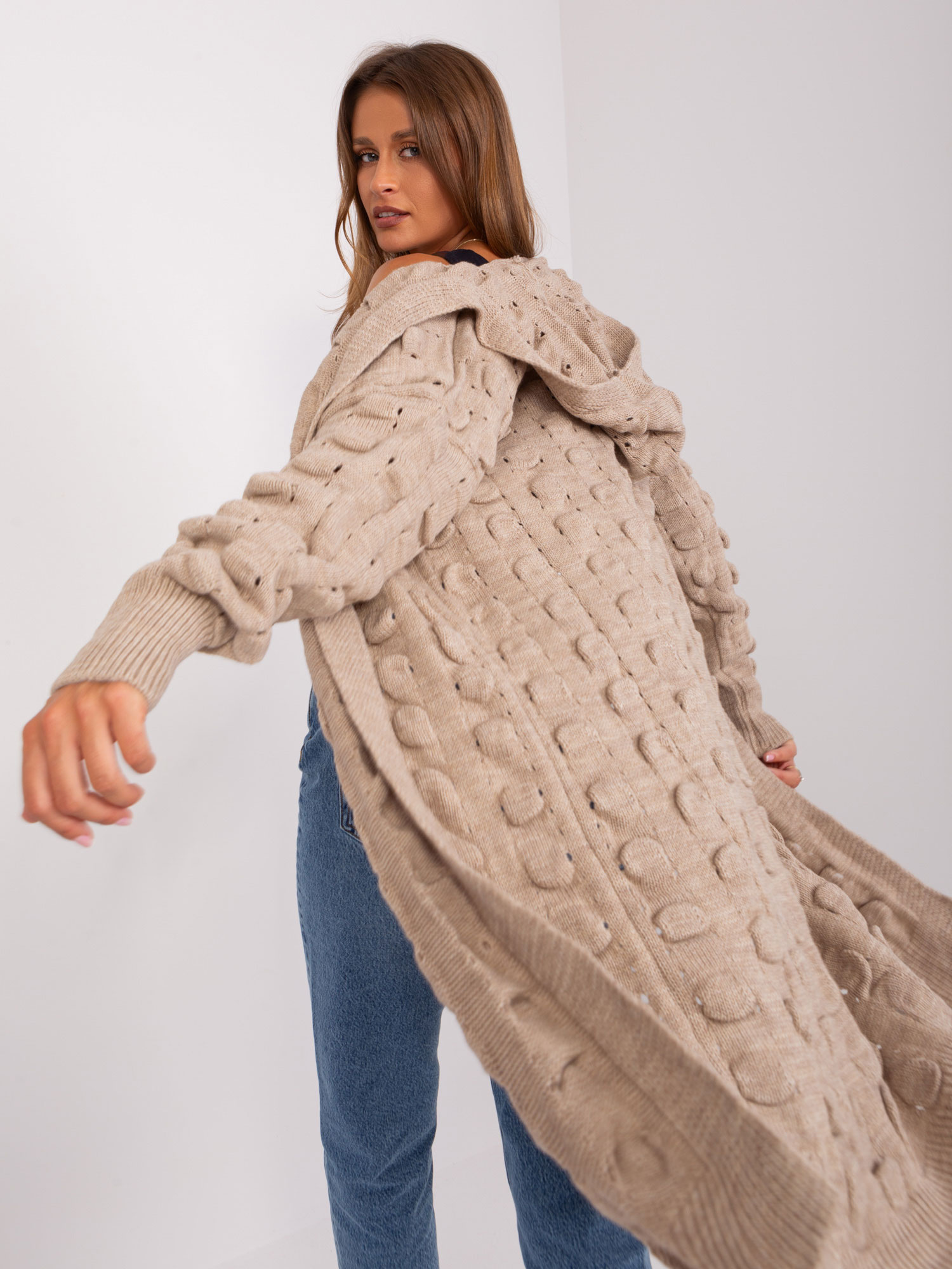 Dunkelbeige Damen-Kapuzenjacke.