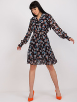 Czarna mini sukienka damska z printem w kwiaty i falbaną