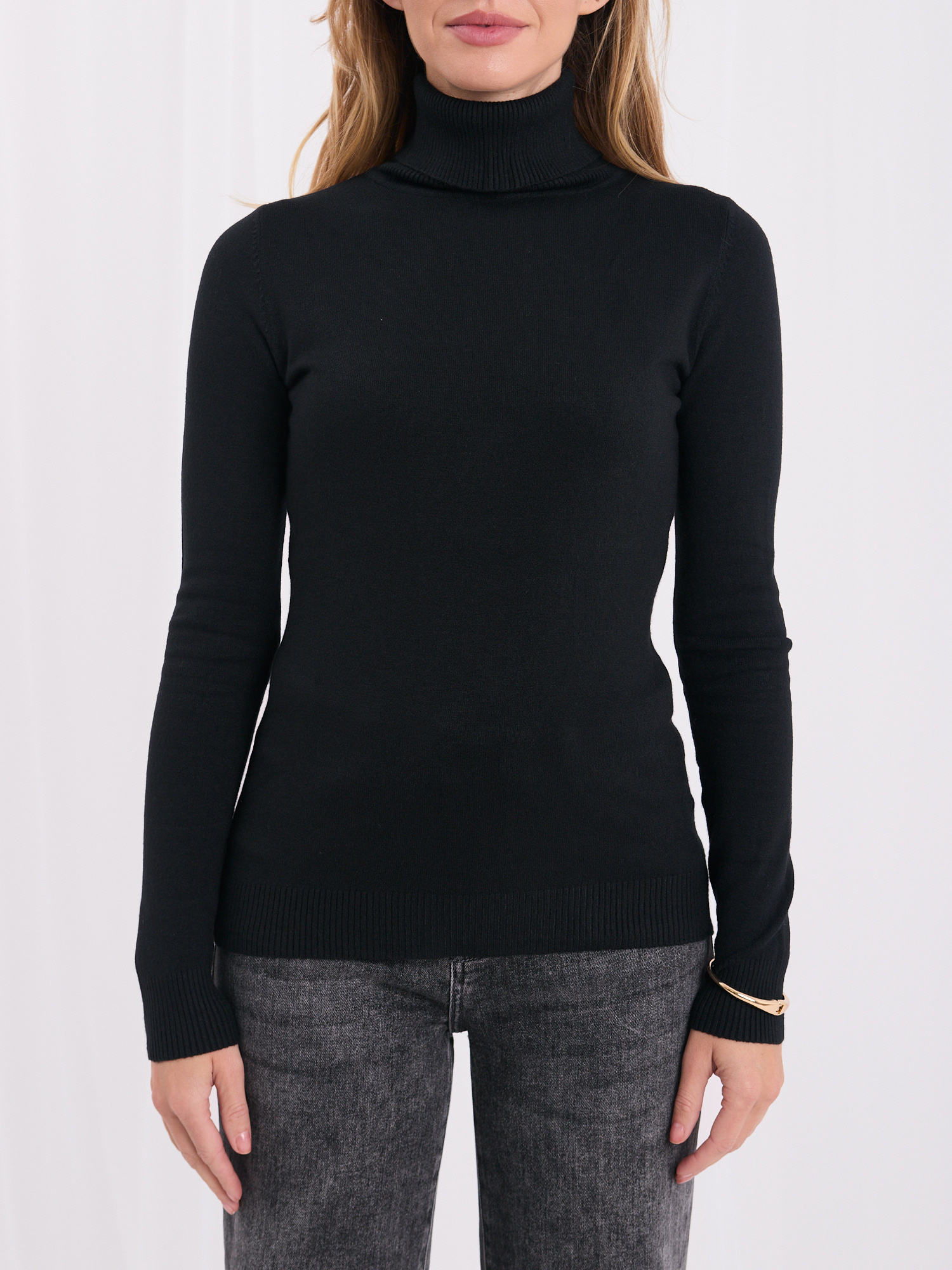 Czarny damski sweter golf slim fit
