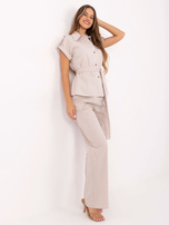 Beżowy letni komplet z prostymi spodniami