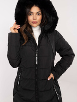 Hurtownia Czarna puchowa kurtka zimowa z futerkiem