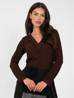 Czekoladowa bluzka z koronkowym wykończeniem 
