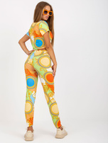 Orange gemusterter Casual-Set mit Leggings.