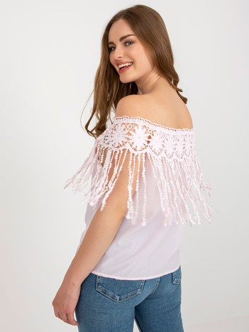 Großhandel hellrosa Off-Shoulder-Bluse mit Fransen.