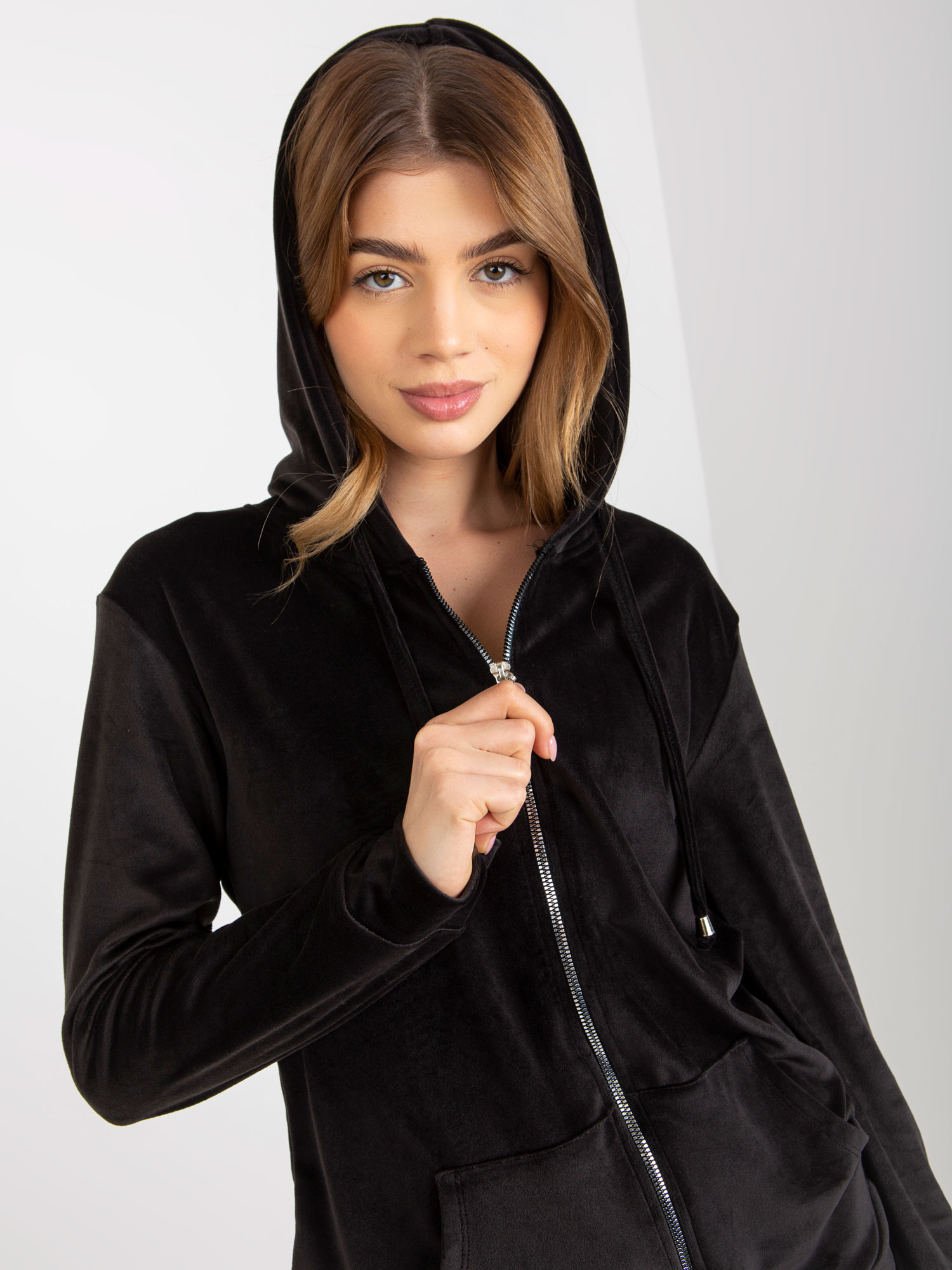 Hurt Czarny damski komplet welurowy ze spodniami i bluzą