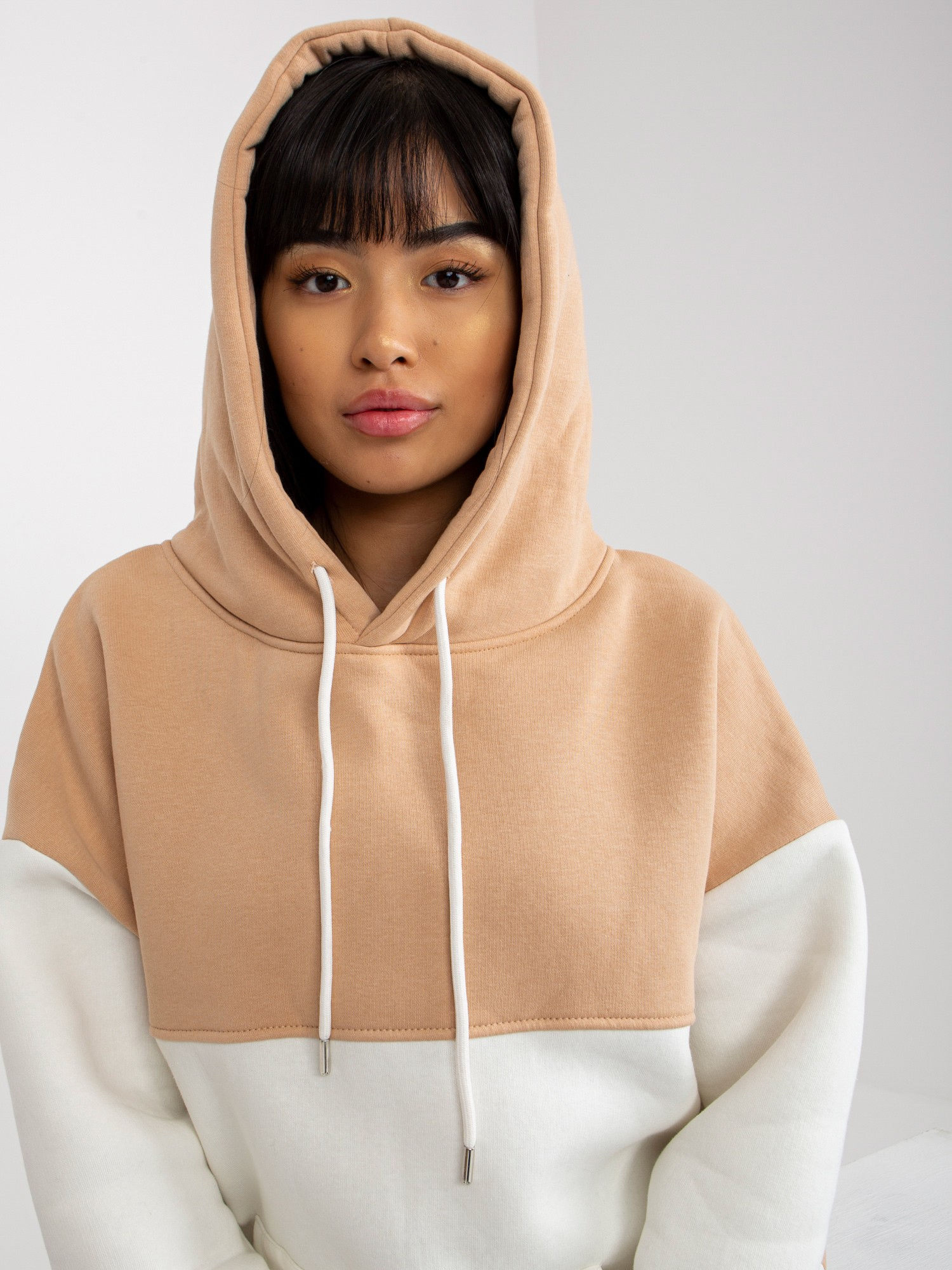 Beżowo-ecru dresowa bluza basic z kapturem RUE PARIS