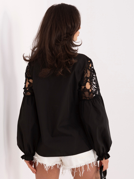 Czarna elegancka koszula z koronkową wstawką