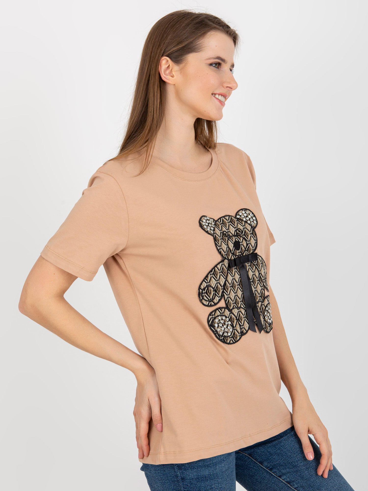 Hurtownia Camelowy damski t-shirt z misiem i aplikacją 3D
