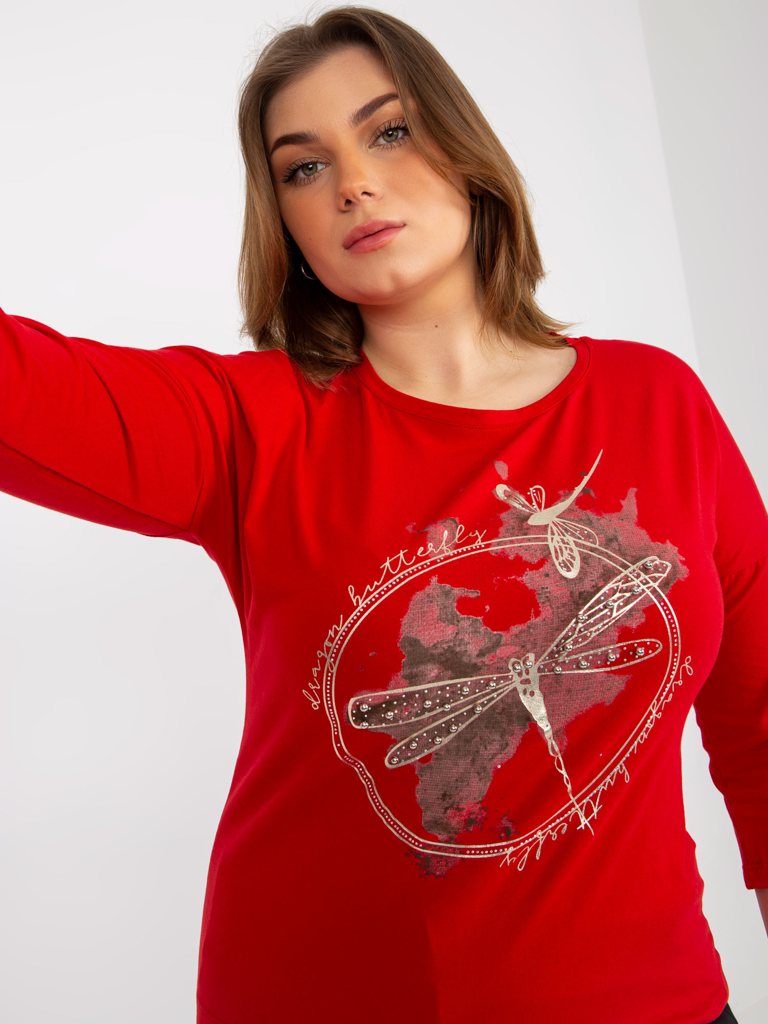 Czerwona bluzka plus size z rękawem 3/4 i nadrukiem