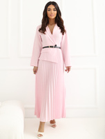 Jasnoróżowa midi sukienka z plisowanym dołem RUE PARIS 