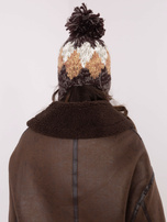 Hurt Brązowa damska czapka uszatka w romby