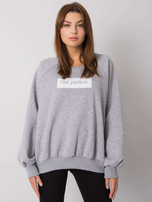 Grauer Kapuzenloser Jordan-Pullover.