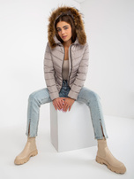 Hurtownia Ciemnobeżowa pikowana kurtka przejściowa z kapturem