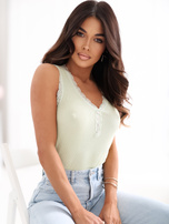 Pistacjowy prążkowany top z koronką RUE PARIS