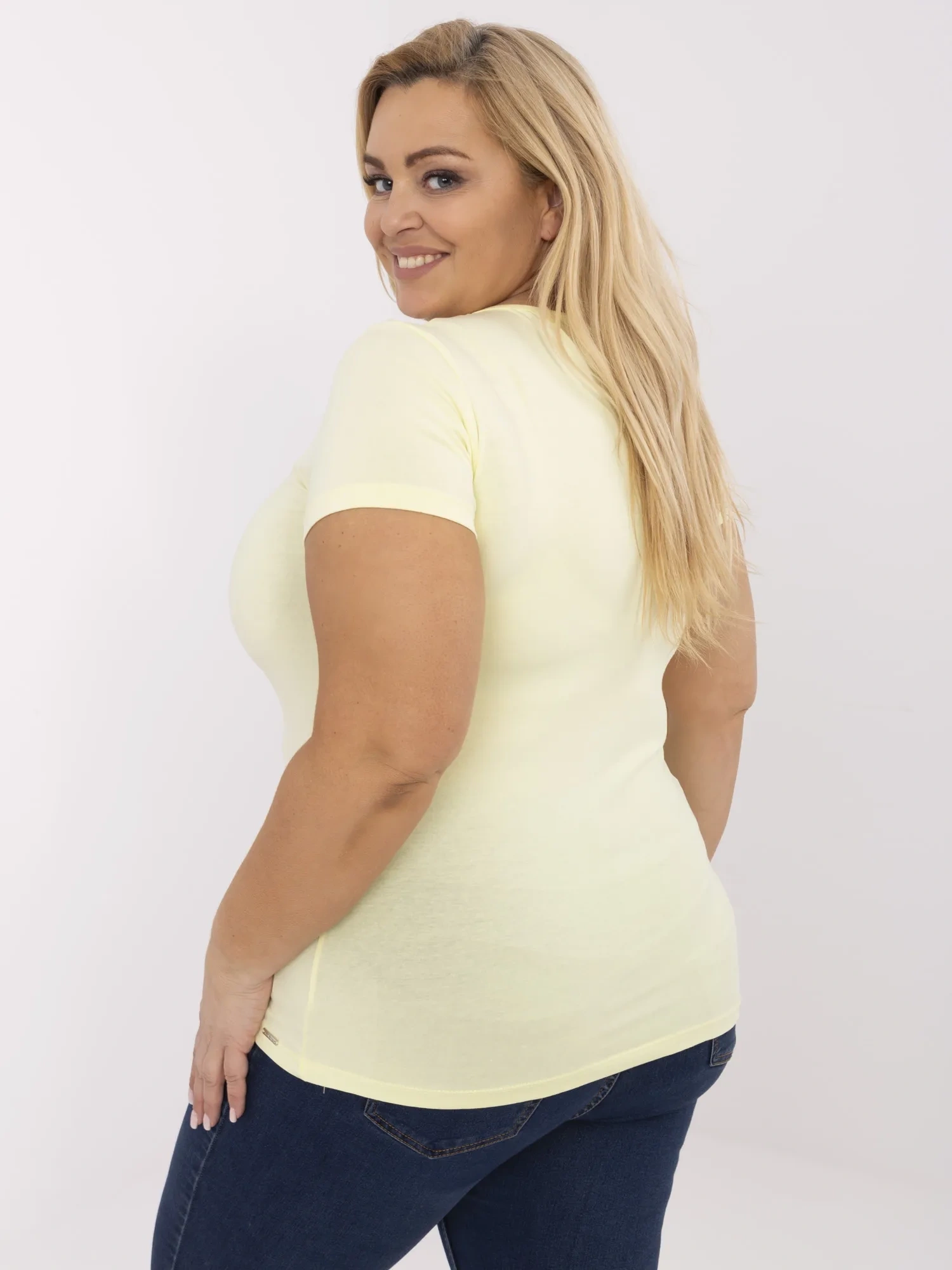 Jasnożółty t-shirt plus size z okrągłym dekoltem RUE PARIS 