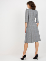 Hurt Biało-czarna midi sukienka koktajlowa w kratę z paskiem