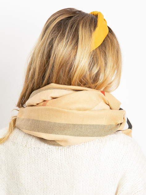 Beżowa chusta z frędzlami