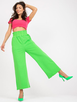 Jasnozelené základné tepláky s vysokým pásom.