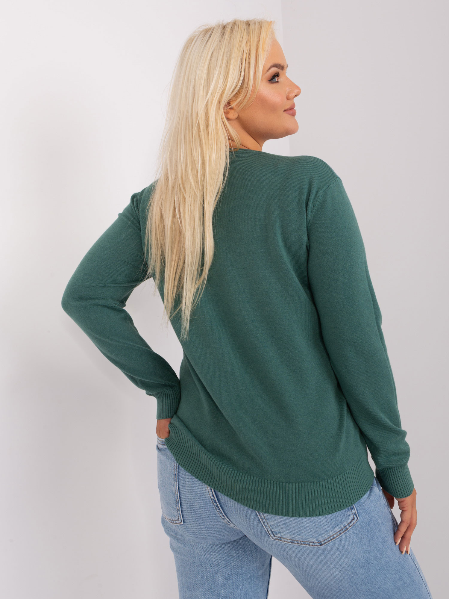 Ciemnozielony klasyczny sweter plus size z wiskozą