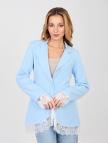 Pastelowa niebieska marynarka z poduszkami na ramionach