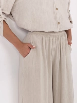 Beżowe muślinowe spodnie z szeroką nogawką