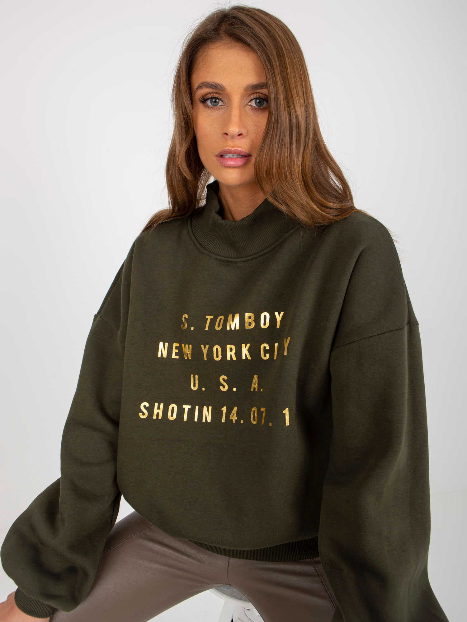 Khaki dresowa bluza z nadrukiem i szerokim rękawem