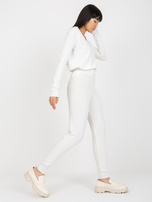 Hurtownia Ecru damskie spodnie dzianinowe ze ściągaczem