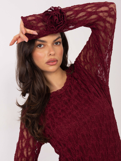 Burgundowa dopasowana bluzka z koronką