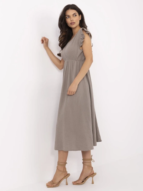 Ciemnobeżowa sukienka odcinana po biustem