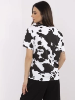 Czarno-biały bawełniany t-shirt w krowi wzór